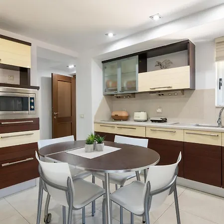 Marane Deluxe House