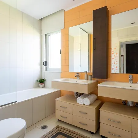 Marane Deluxe House إياليسوس