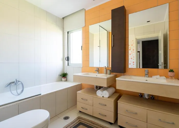 Marane Deluxe House إياليسوس